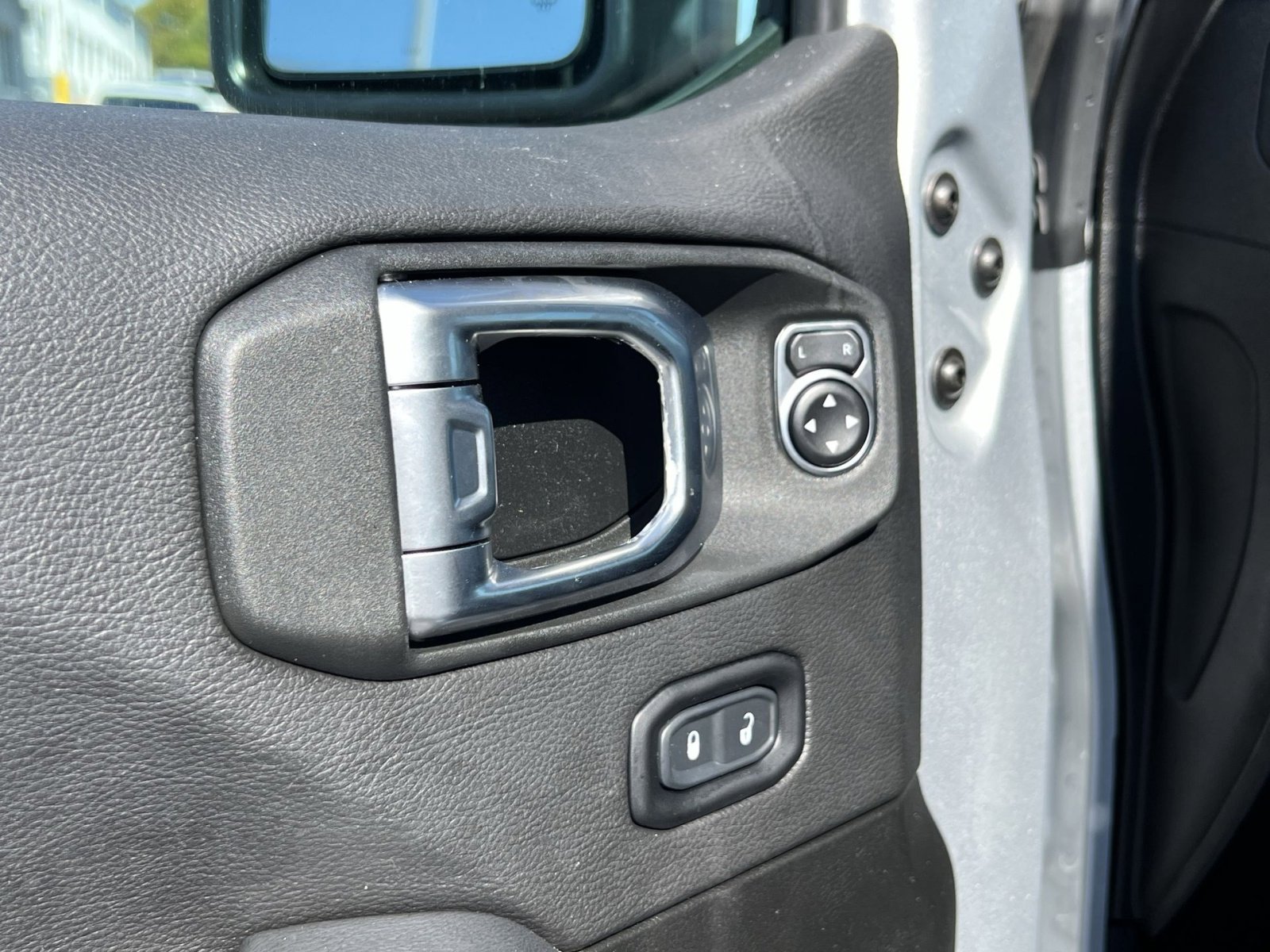 Used 2023 Jeep Gladiator Overland image 16