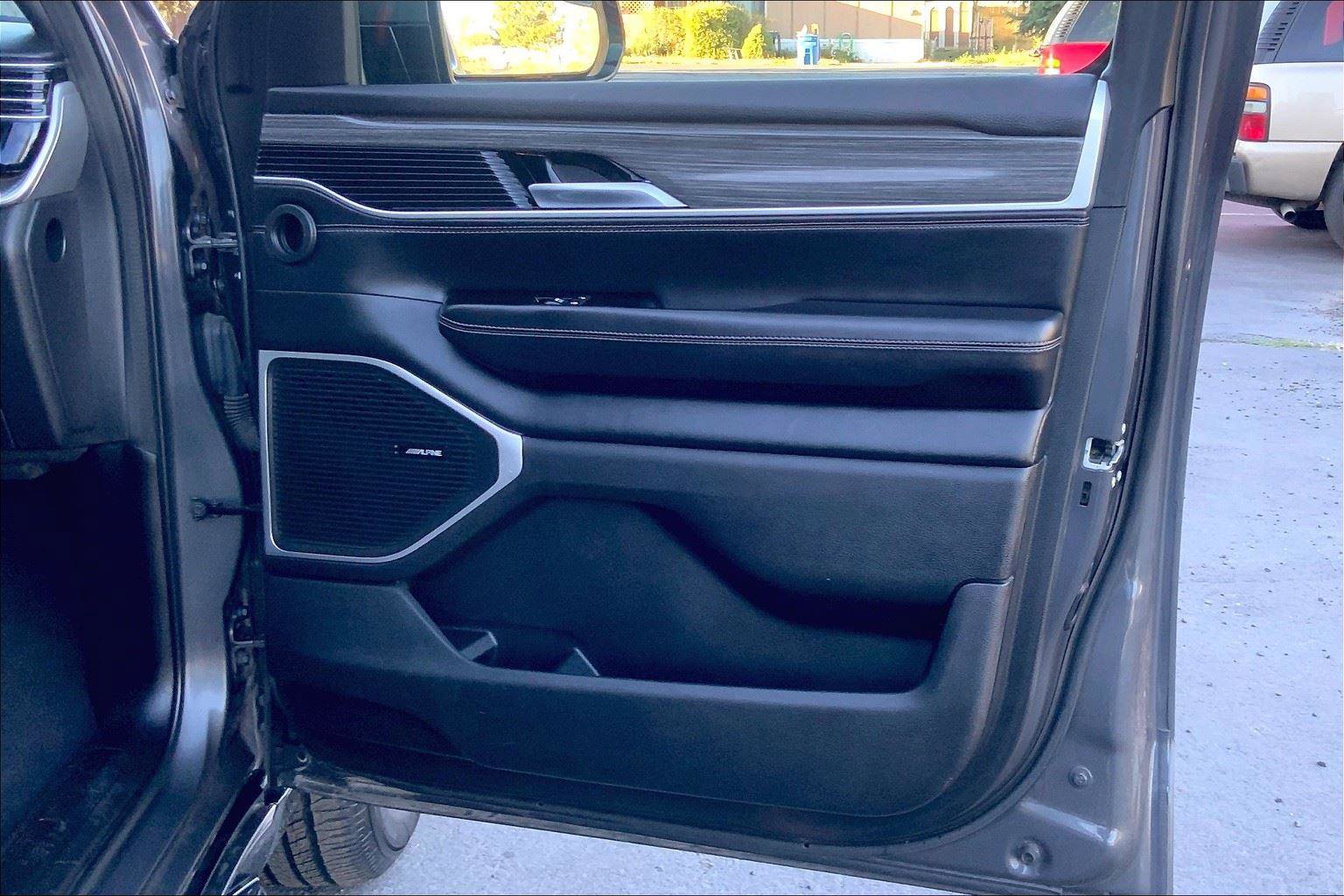 Used 2022 Jeep Wagoneer Series III w/ Flexible Seating Group image 24