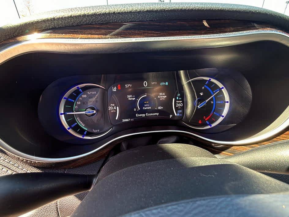 Used 2023 Chrysler Pacifica Limited FWD image 25