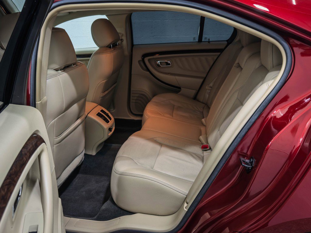Used 2016 Ford Taurus Limited image 16