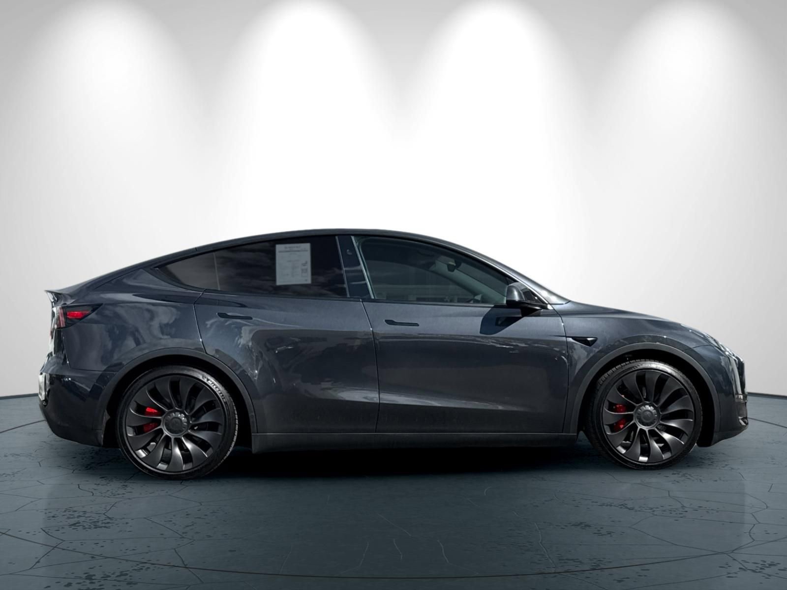 Used 2024 Tesla Model Y Performance image 3