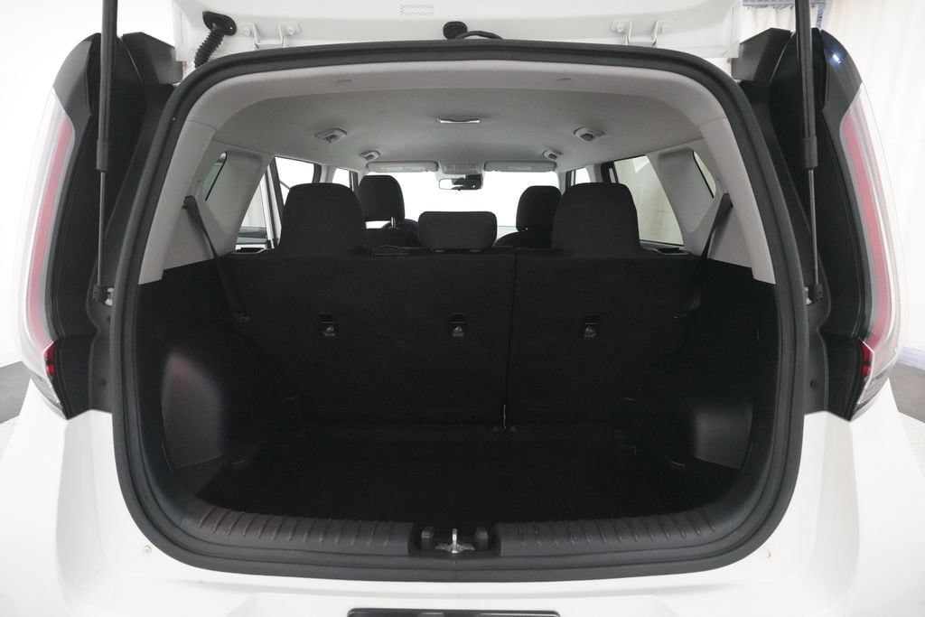 Used 2023 Kia Soul LX w/ LX Technology Package FWD image 10