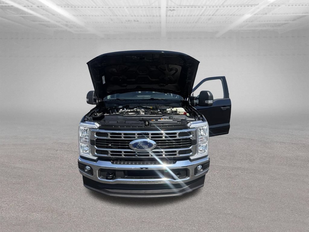Used 2025 Ford F250 XLT AWD/4WD image 37