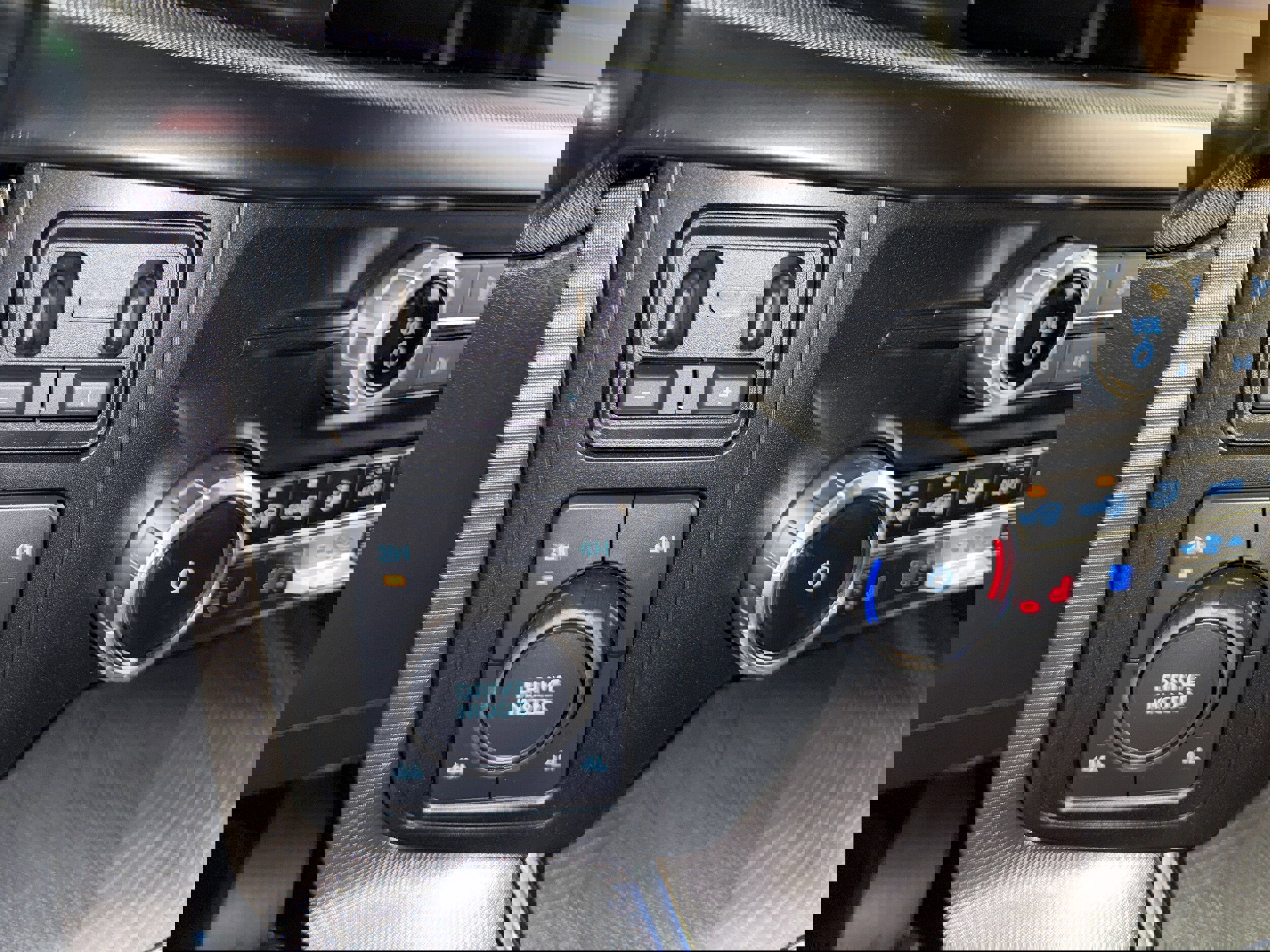 Used 2023 Ford F150 Platinum image 35