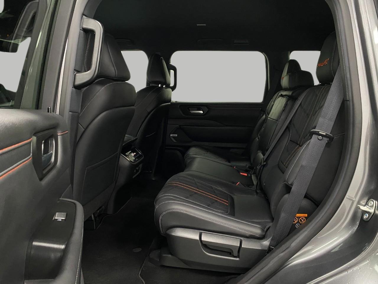 Used 2025 Nissan Armada PRO-4X image 31