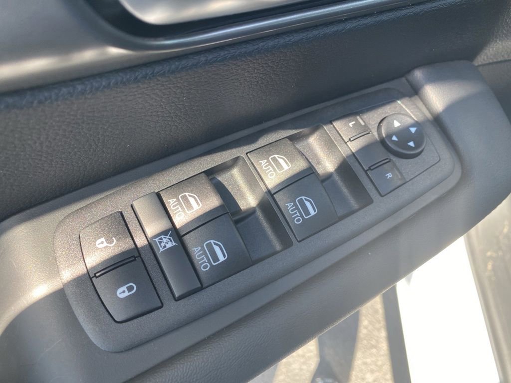 New 2026 Chrysler Pacifica Select FWD image 11