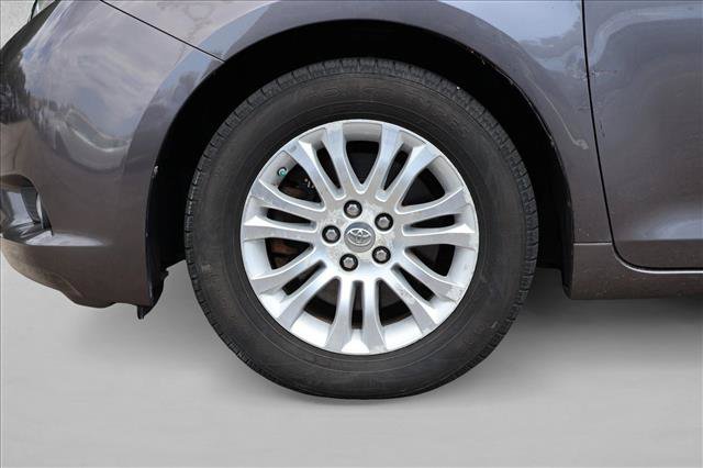 Used 2012 Toyota Sienna XLE FWD image 9