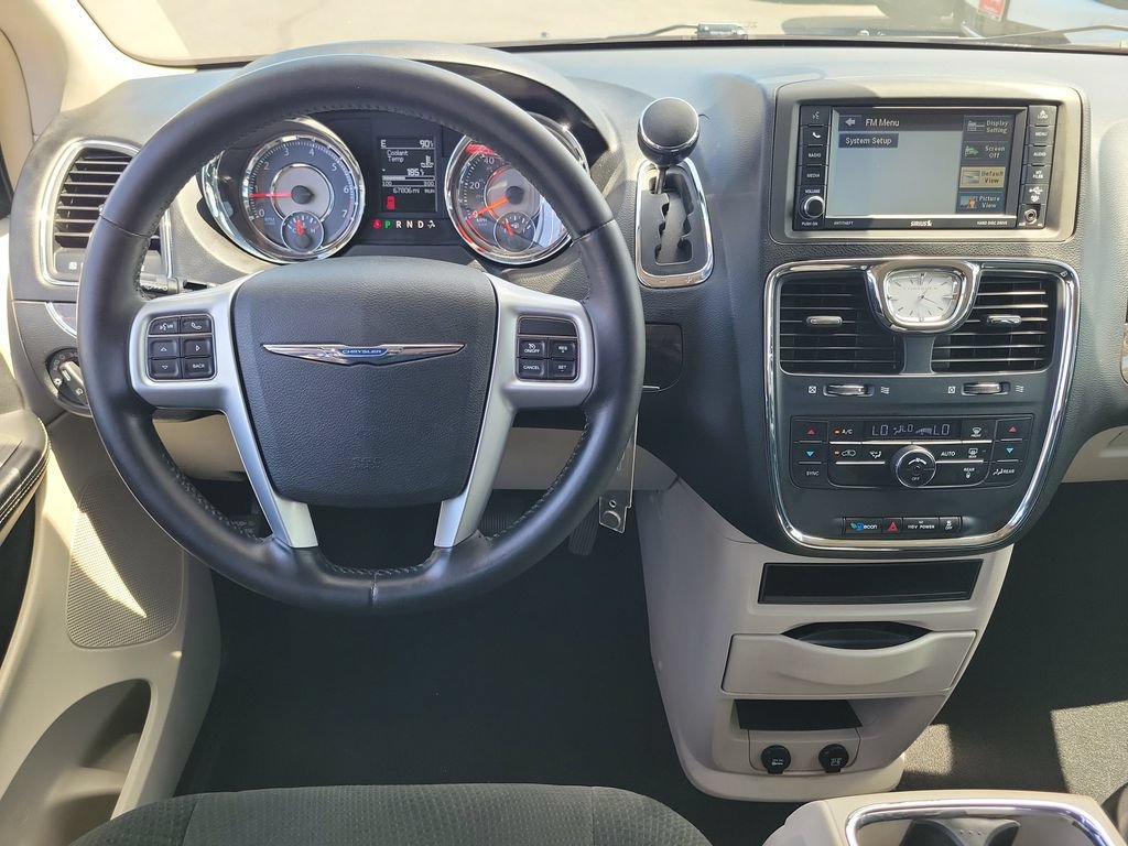 Used 2012 Chrysler Town & Country Touring FWD image 4