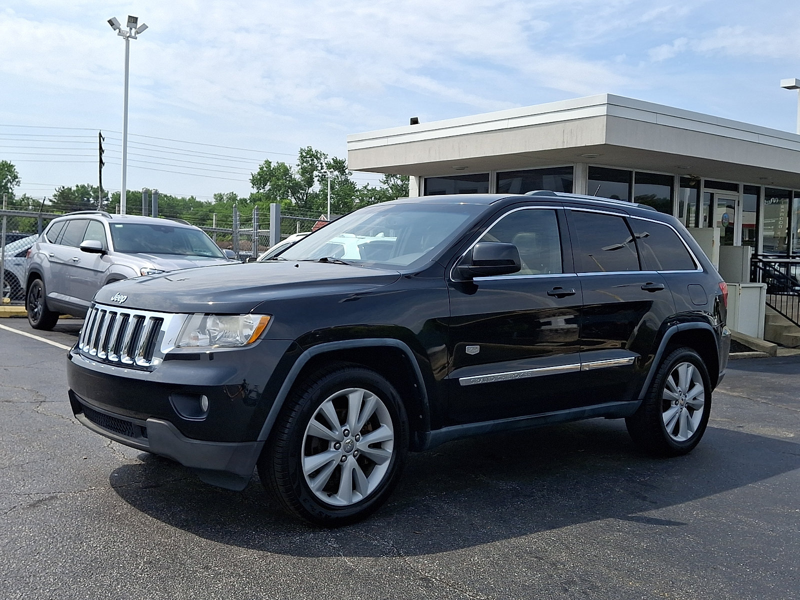 Used 2011 Jeep Grand Cherokee 70th Anniversary AWD/4WD image 3