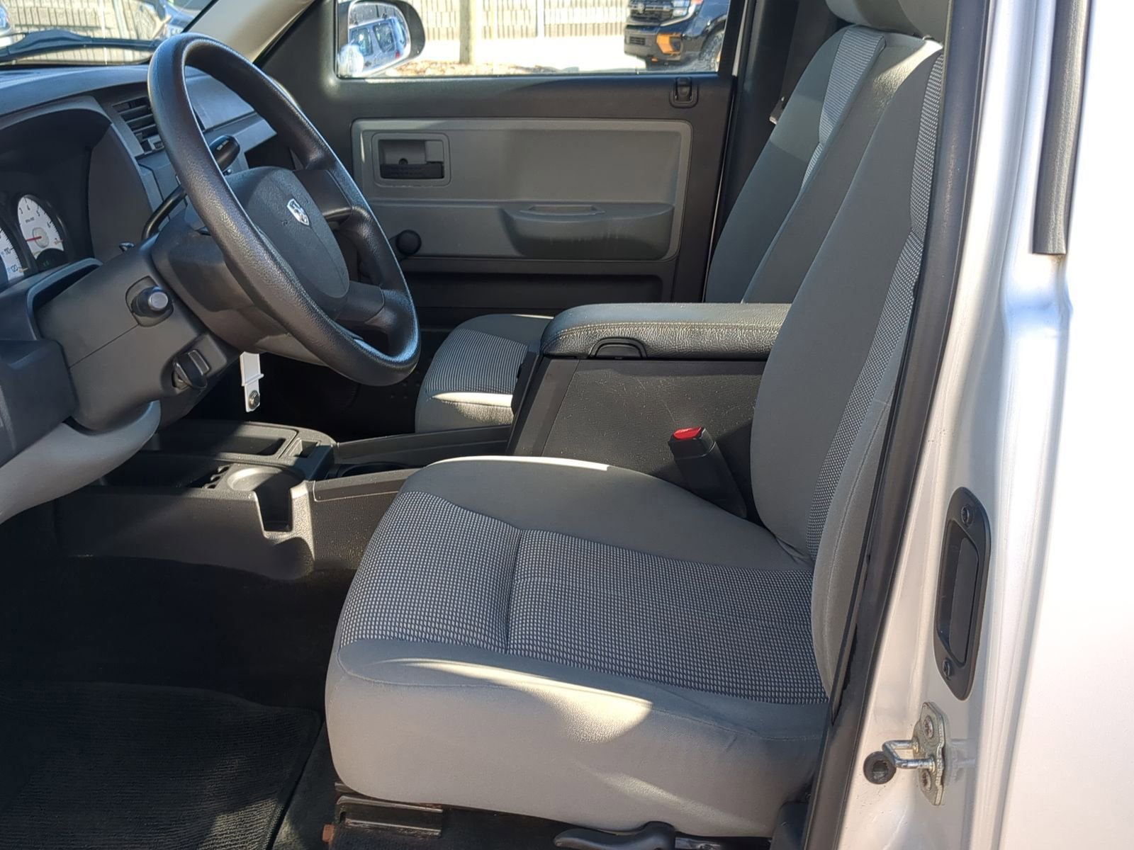 Used 2011 Dodge Dakota ST image 18