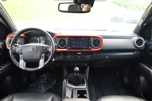 Used 2020 Toyota Tacoma TRD Off-Road w/ TRD Premium Off Road Package AWD/4WD image 12