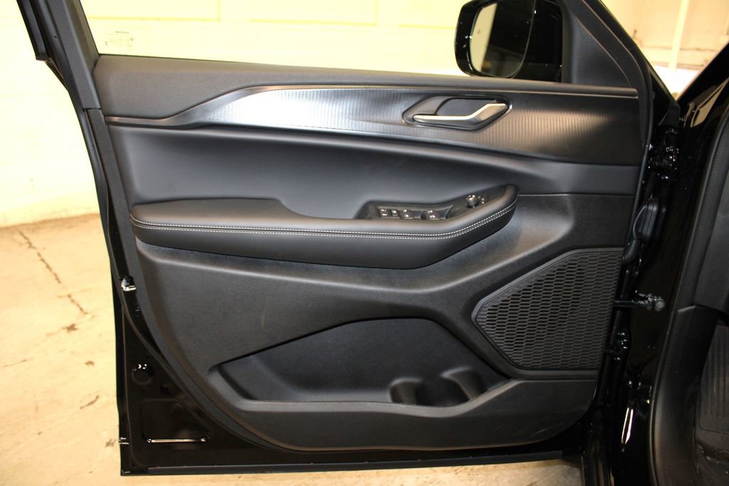 New 2025 Jeep Grand Cherokee Altitude image 27