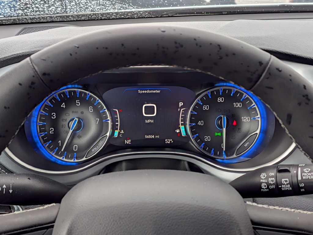 Used 2025 Chrysler Pacifica Limited FWD image 35