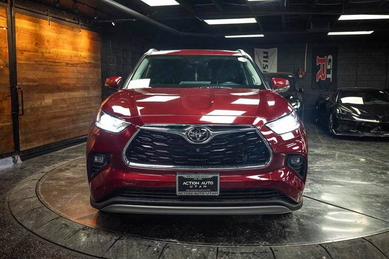 Used 2022 Toyota Highlander Platinum FWD image 4
