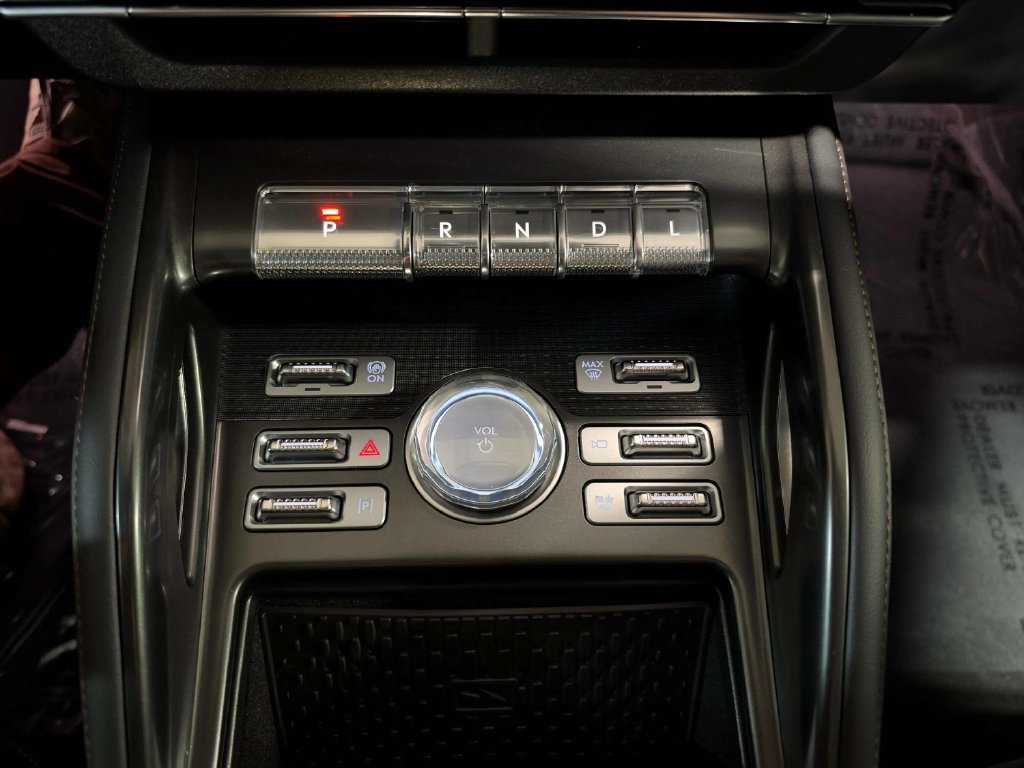 Certified 2025 Lincoln Nautilus Premier w/ Jet Appearance Package AWD/4WD image 8
