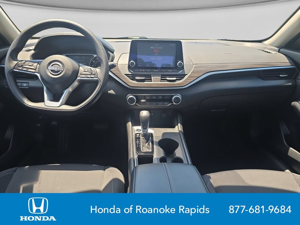 Used 2025 Nissan Altima 2.5 SV FWD image 12
