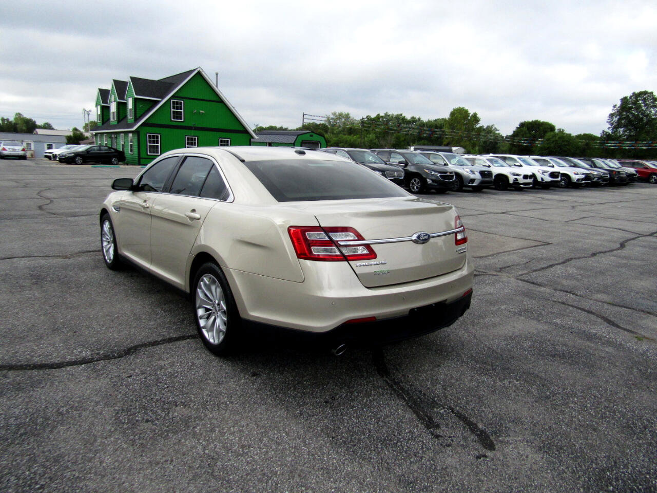 Used 2017 Ford Taurus Limited image 5