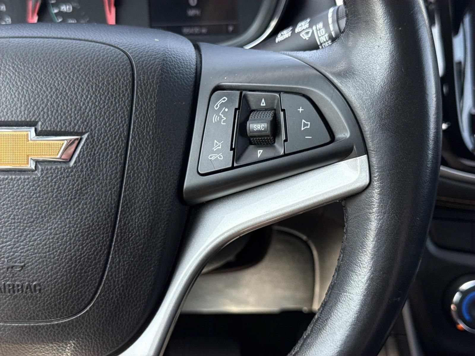 Used 2021 Chevrolet Trax LT w/ LT Convenience Package AWD/4WD image 14