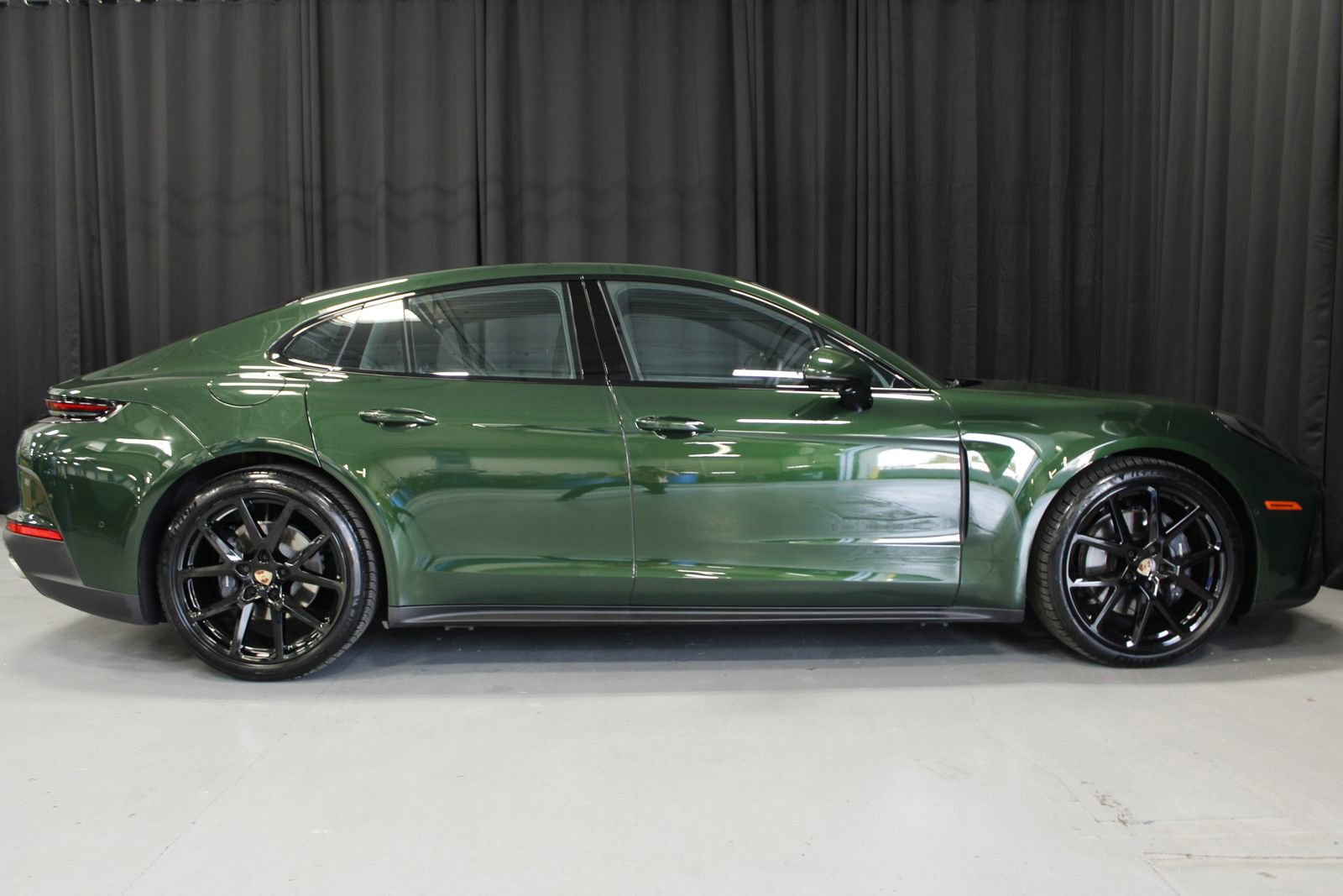 Used 2025 Porsche Panamera 4 image 12