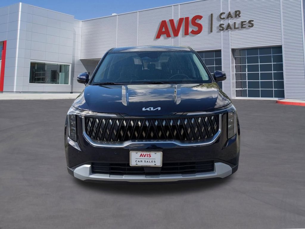 Used 2025 Kia Carnival image 2