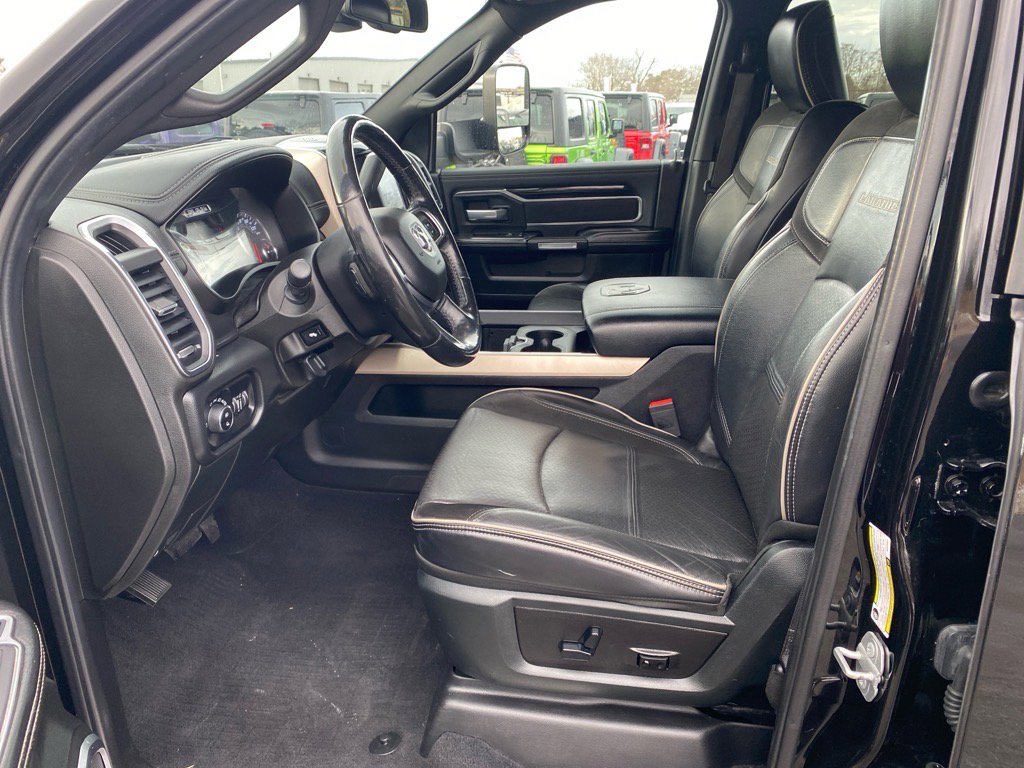 Used 2019 RAM 2500 Laramie w/ Black Appearance Package image 9