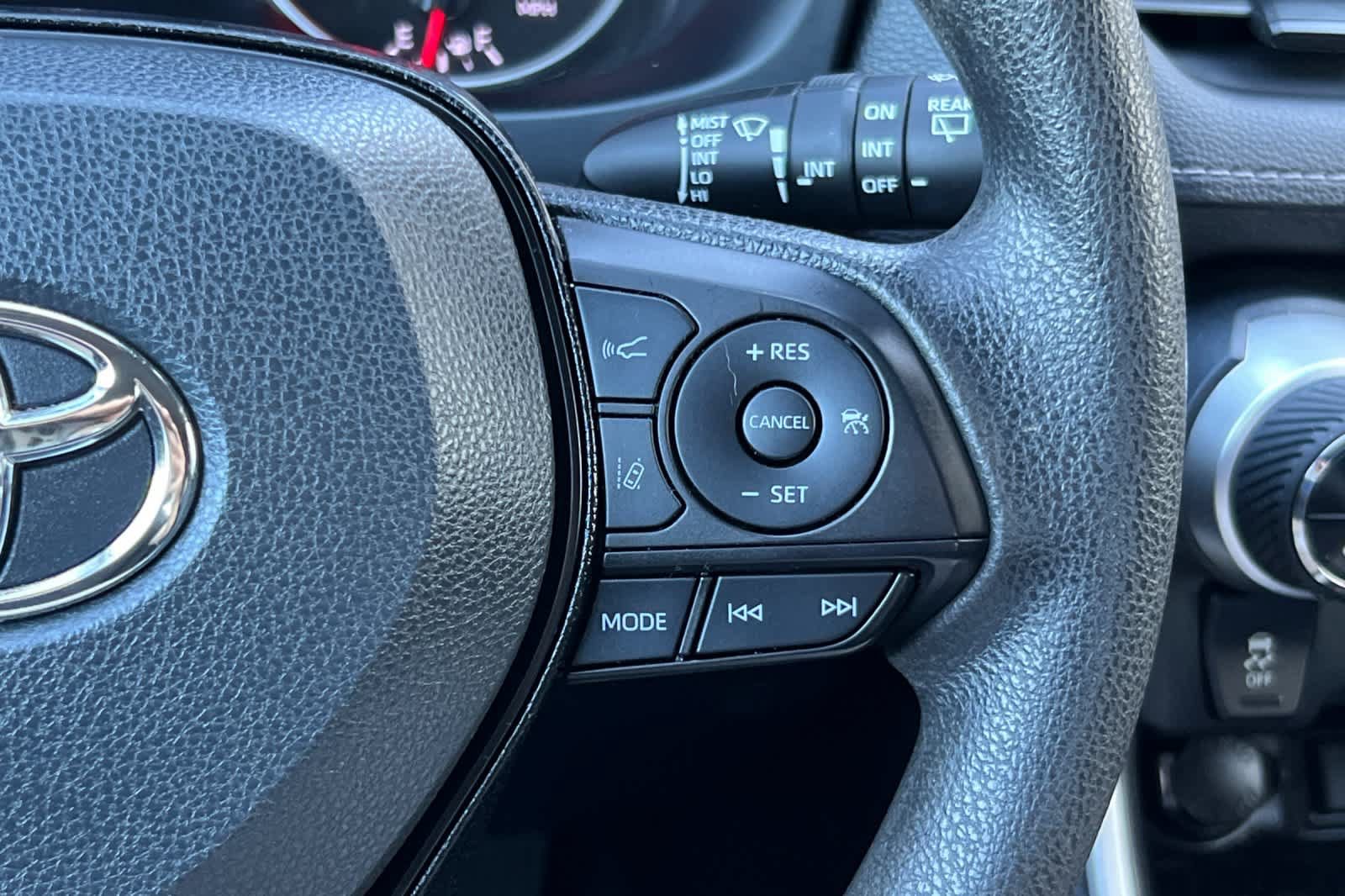 Used 2021 Toyota RAV4 XLE FWD image 27