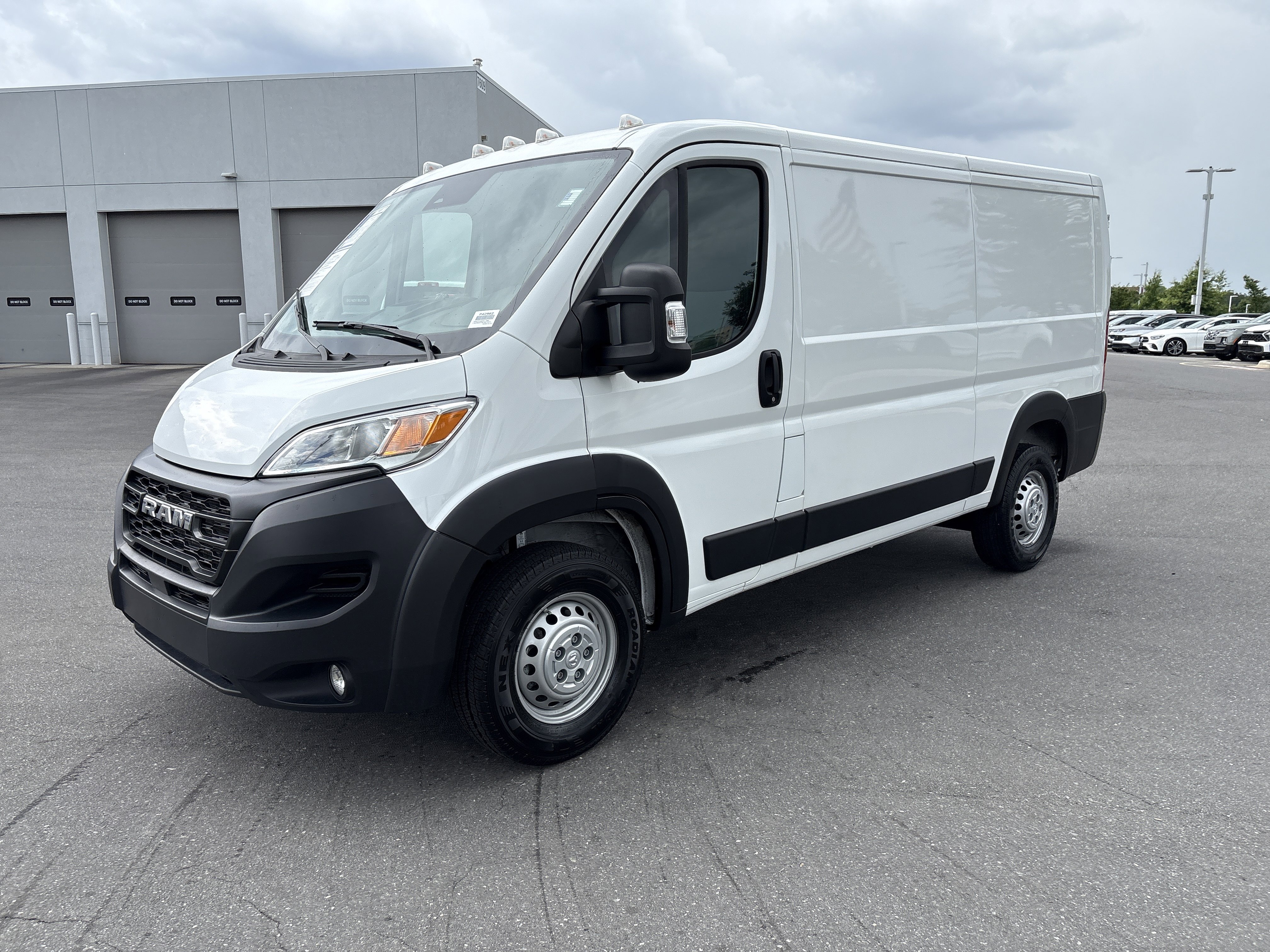Used 2025 RAM ProMaster 2500 w/ Convenience Group FWD image 5