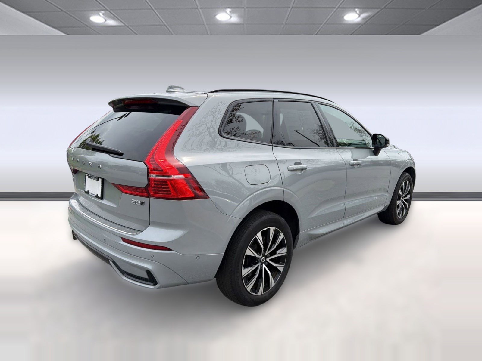 Certified 2024 Volvo XC60 B5 Plus w/ Protection Package Premier AWD/4WD image 9