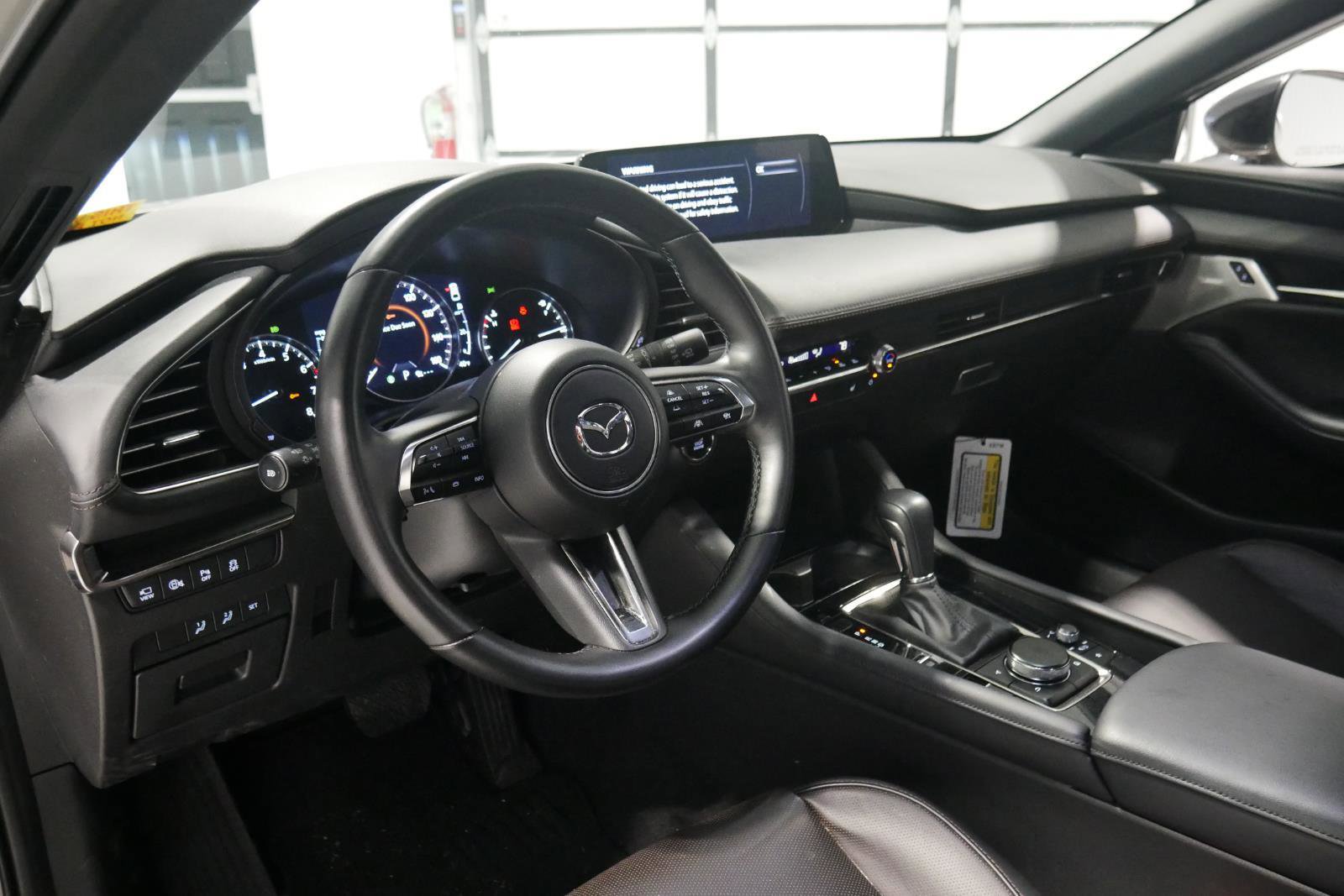 Certified 2025 MAZDA MAZDA3 Hatchback w/Premium Plus Pkg image 9