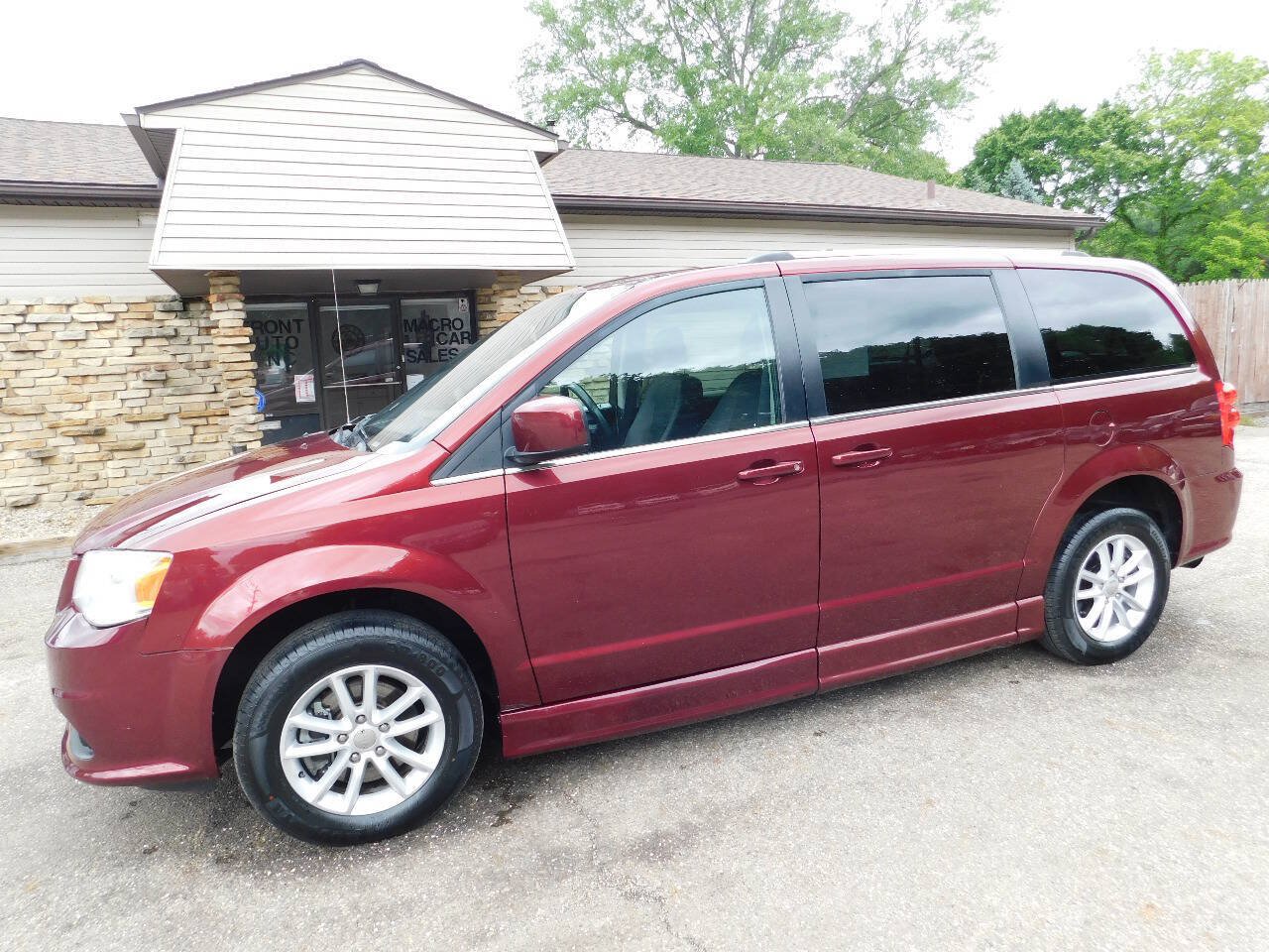 Used 2018 Dodge Grand Caravan SXT FWD image 12