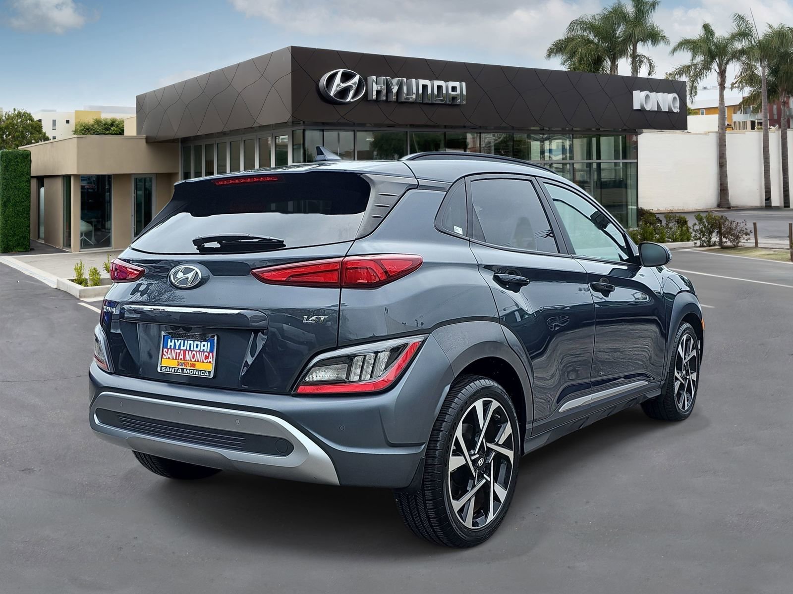 Used 2022 Hyundai Kona Limited FWD image 3
