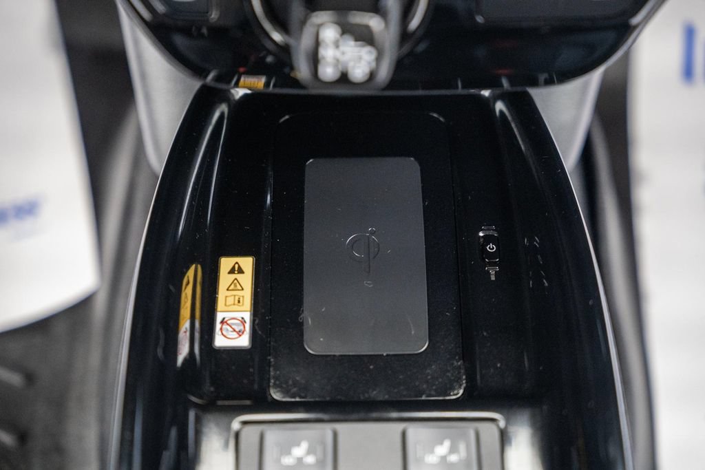 Certified 2021 Toyota Prius FWD image 27