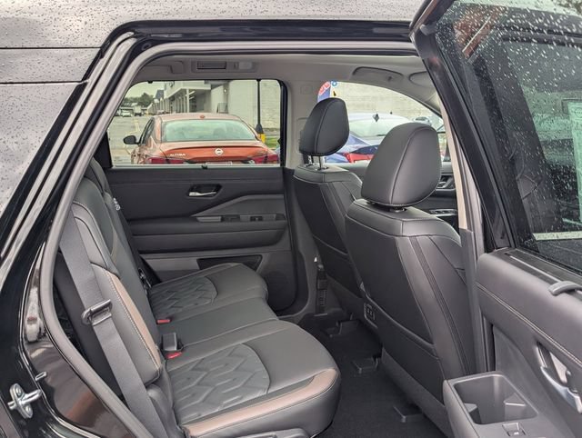New 2026 Nissan Pathfinder Platinum w/ Cargo Package AWD/4WD image 10