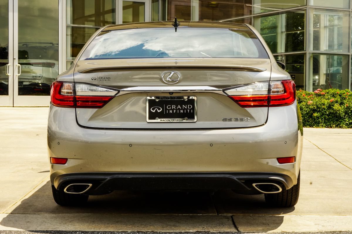 Used 2018 Lexus ES 350 w/ Ultra Luxury Package FWD image 11