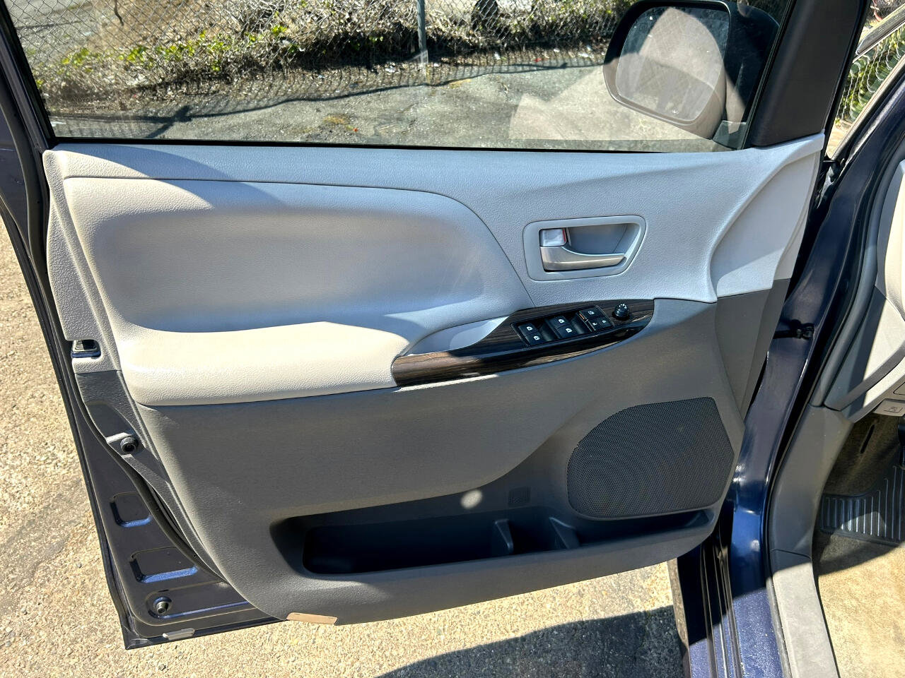 Used 2018 Toyota Sienna XLE AWD/4WD image 9