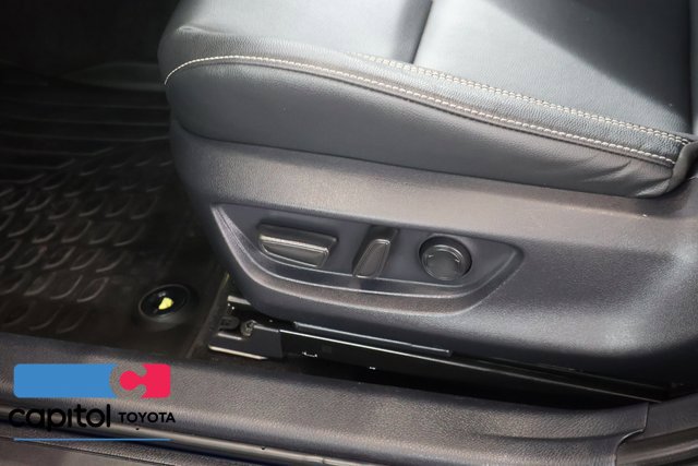 Used 2025 Toyota Camry SE w/ Convenience Package AWD/4WD image 12