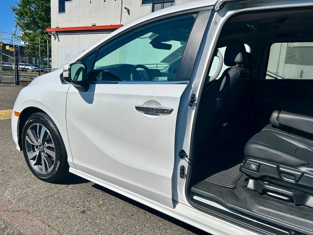 Used 2023 Honda Odyssey Touring image 11