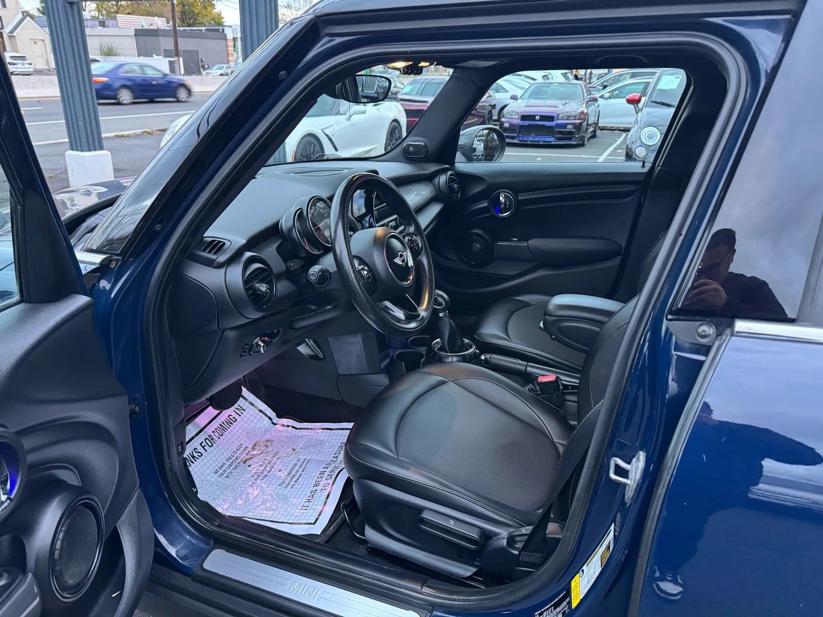 Used 2015 MINI Cooper 4-Door Hardtop image 16