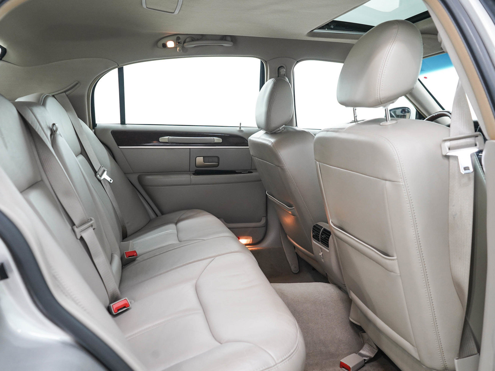 Used 2006 Lincoln Town Car Signature Limited RWD image 11