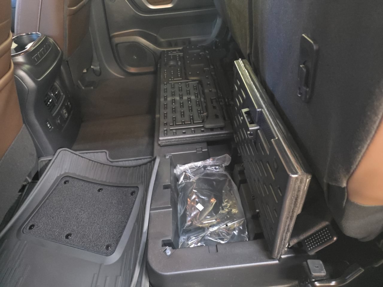 Used 2019 Nissan Titan Platinum Reserve w/ Platinum Utility Package AWD/4WD image 18