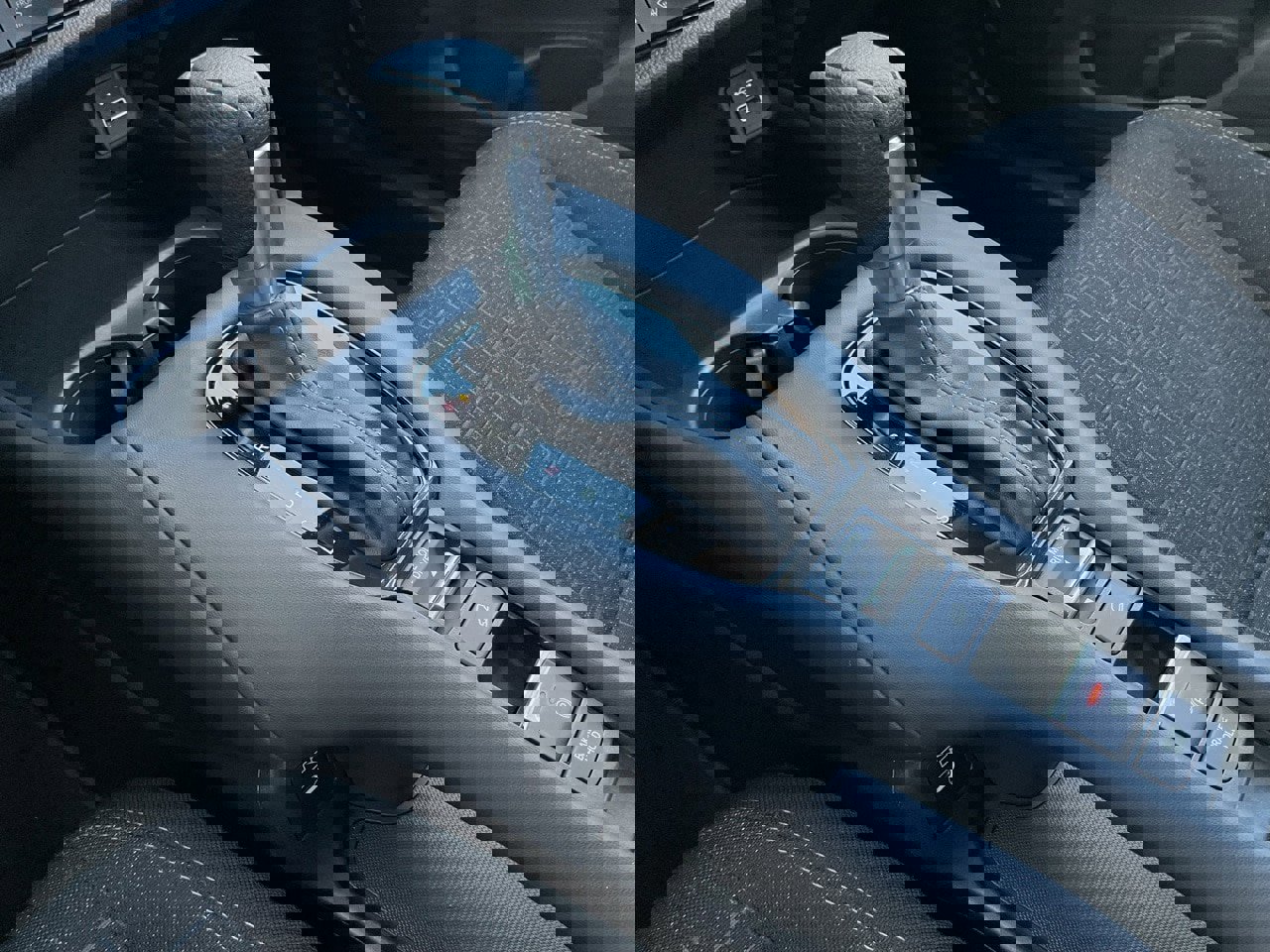 Used 2025 Honda HR-V LX image 33