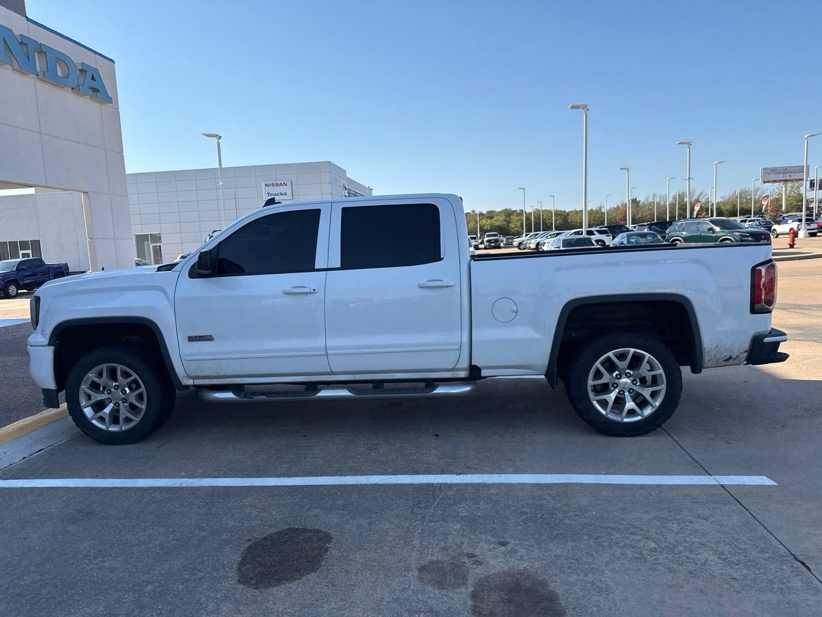 Used 2017 GMC Sierra 1500 SLT w/ All Terrain Package AWD/4WD image 5
