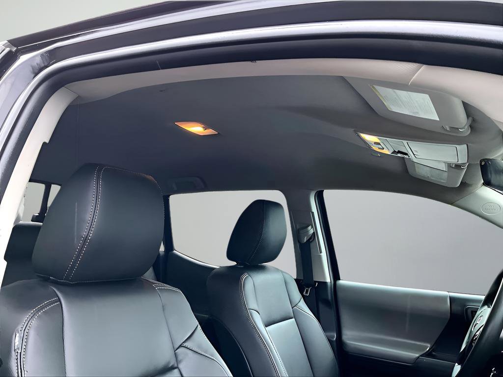 Used 2020 Toyota Tacoma SR image 21