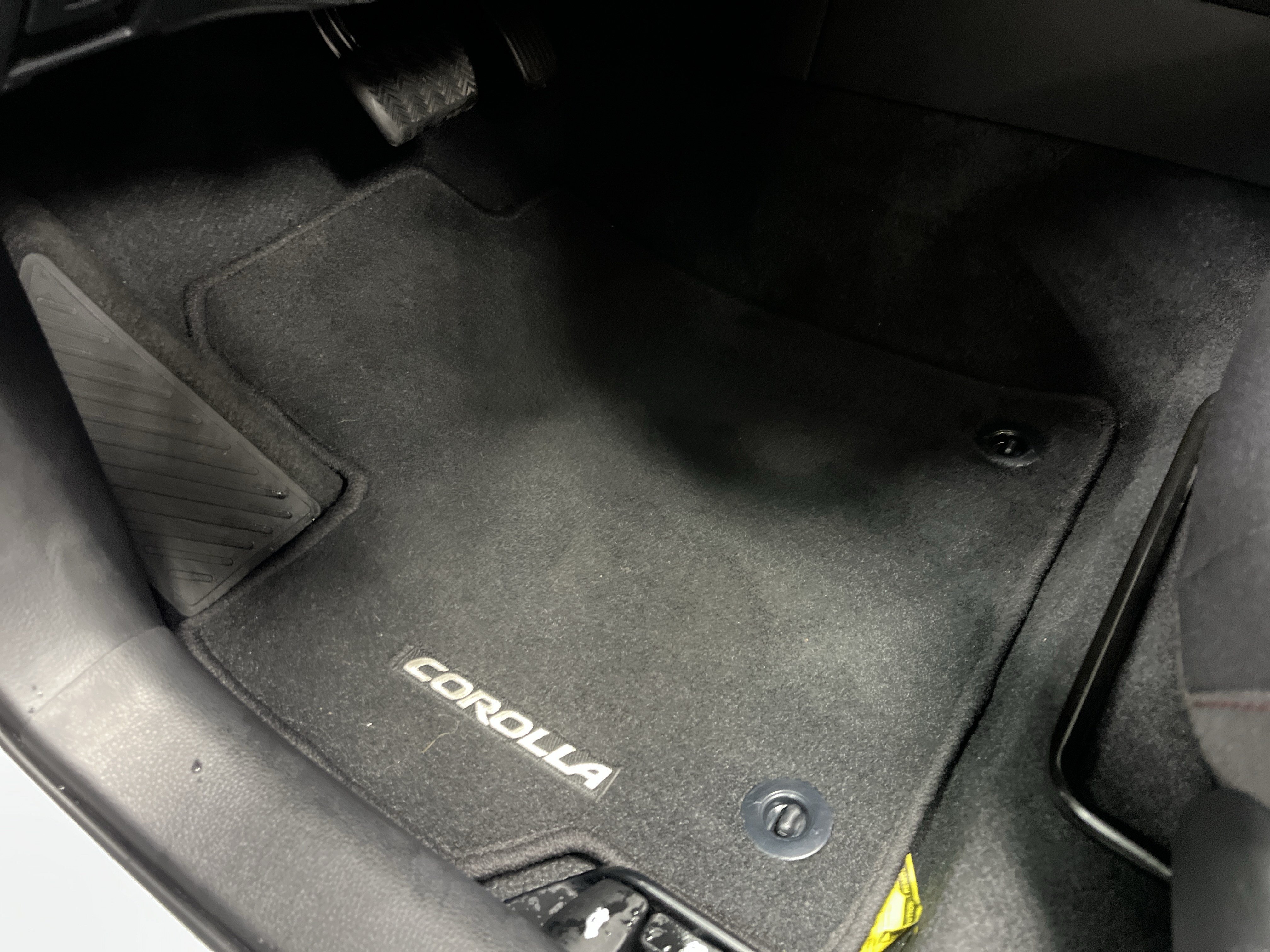 Used 2023 Toyota Corolla SE w/ SE Premium Package FWD image 17