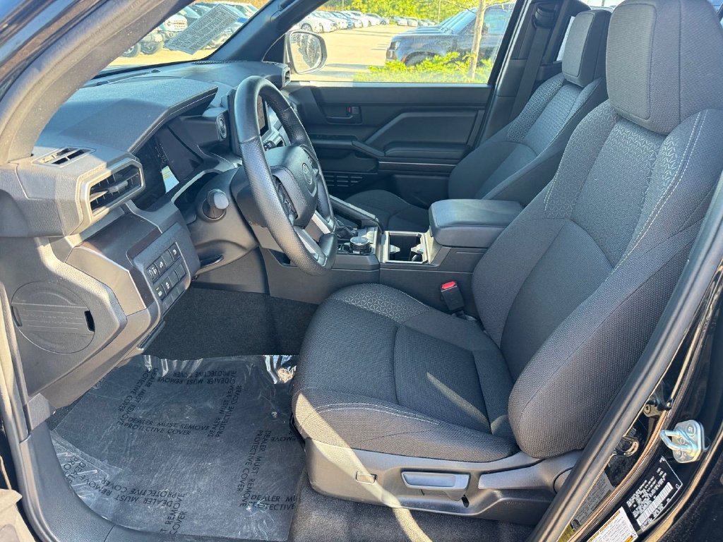 Used 2025 Toyota 4Runner SR5 AWD/4WD image 6