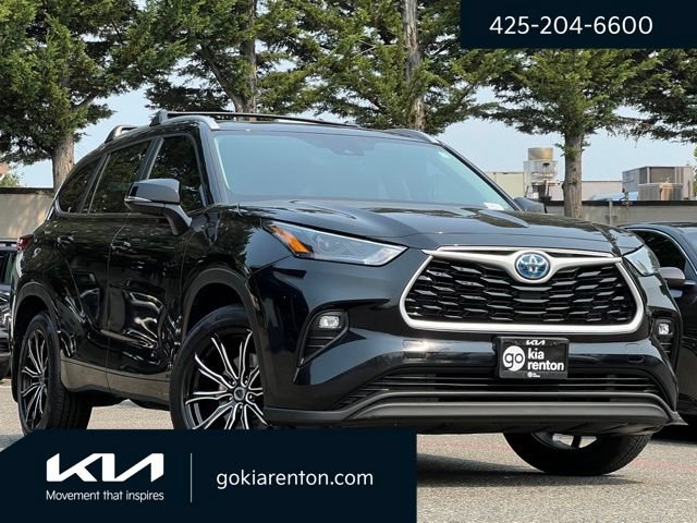 Used 2023 Toyota Highlander XLE AWD/4WD image 1