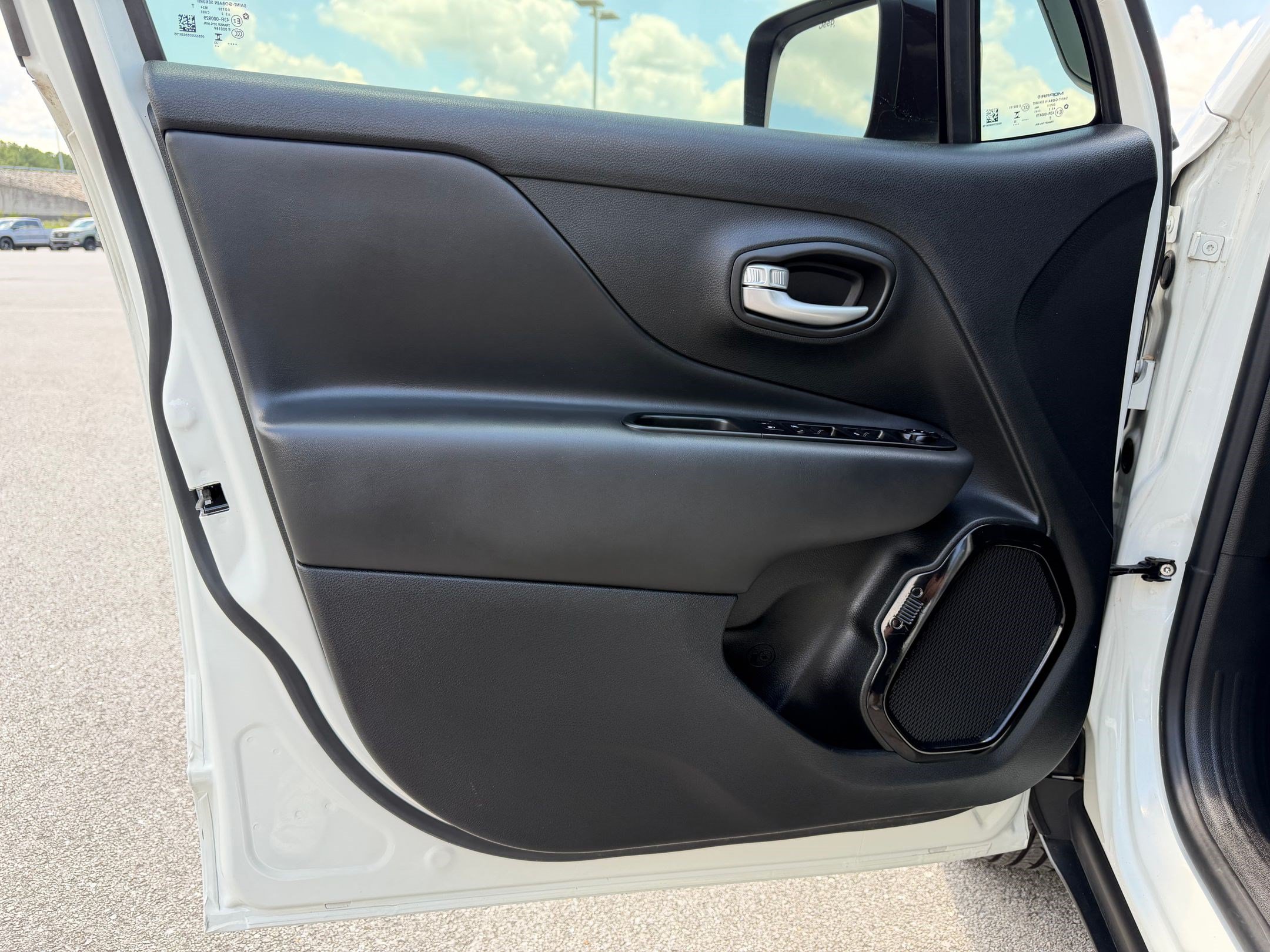 Used 2023 Jeep Renegade Altitude AWD/4WD image 23