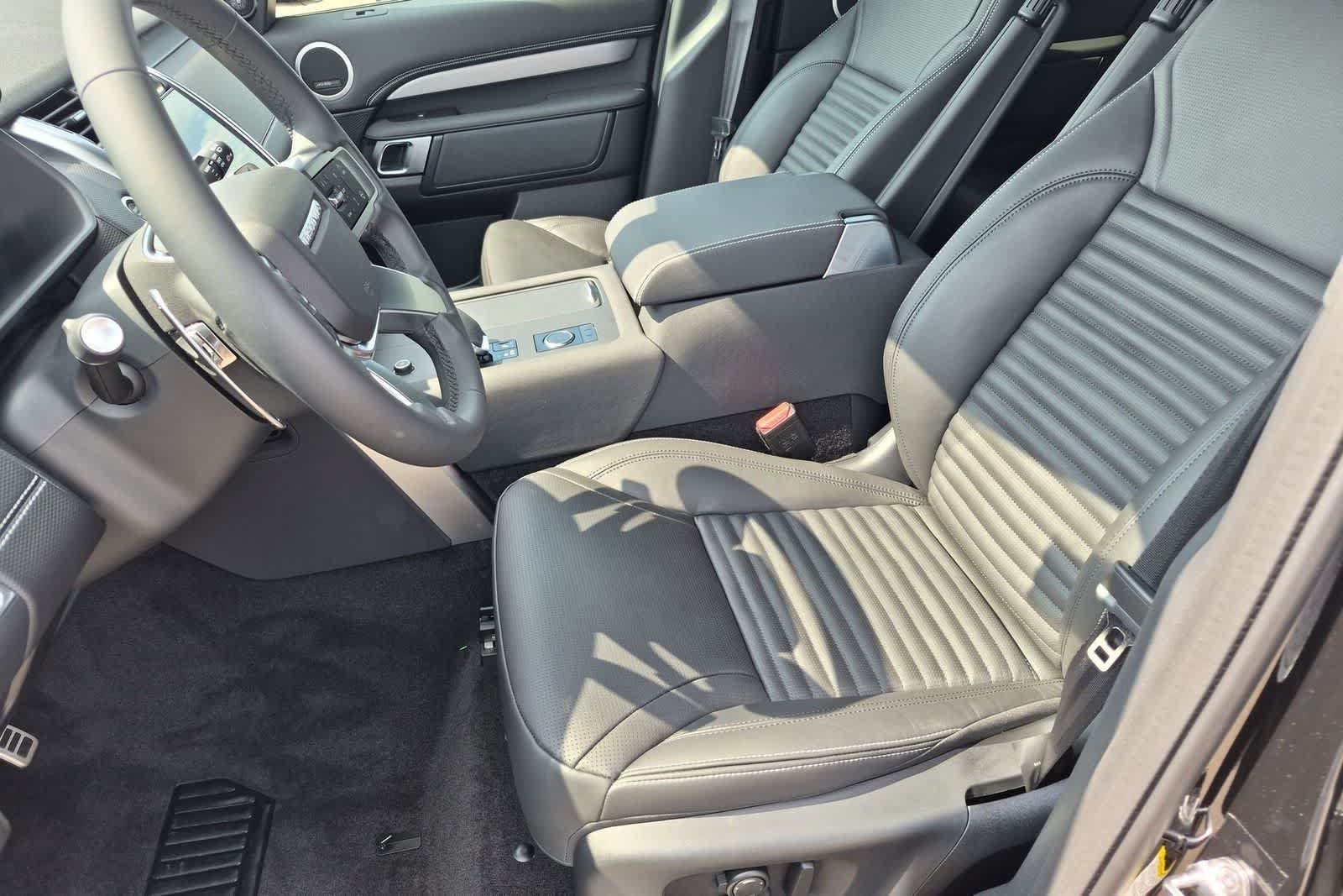 New 2026 Land Rover Discovery Dynamic SE AWD/4WD image 16