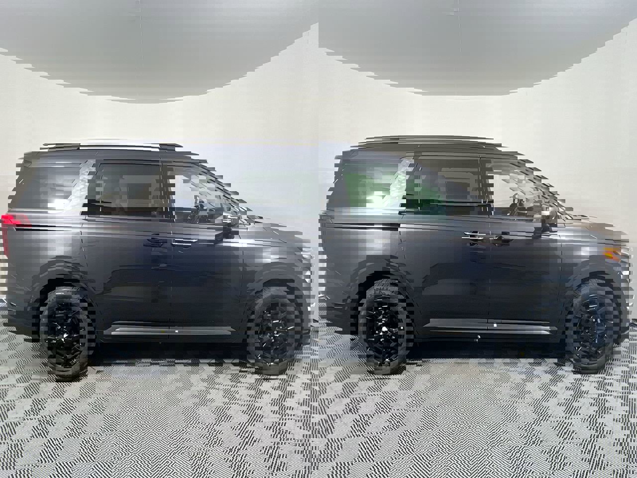 Certified 2025 Kia Carnival SX Prestige FWD image 2