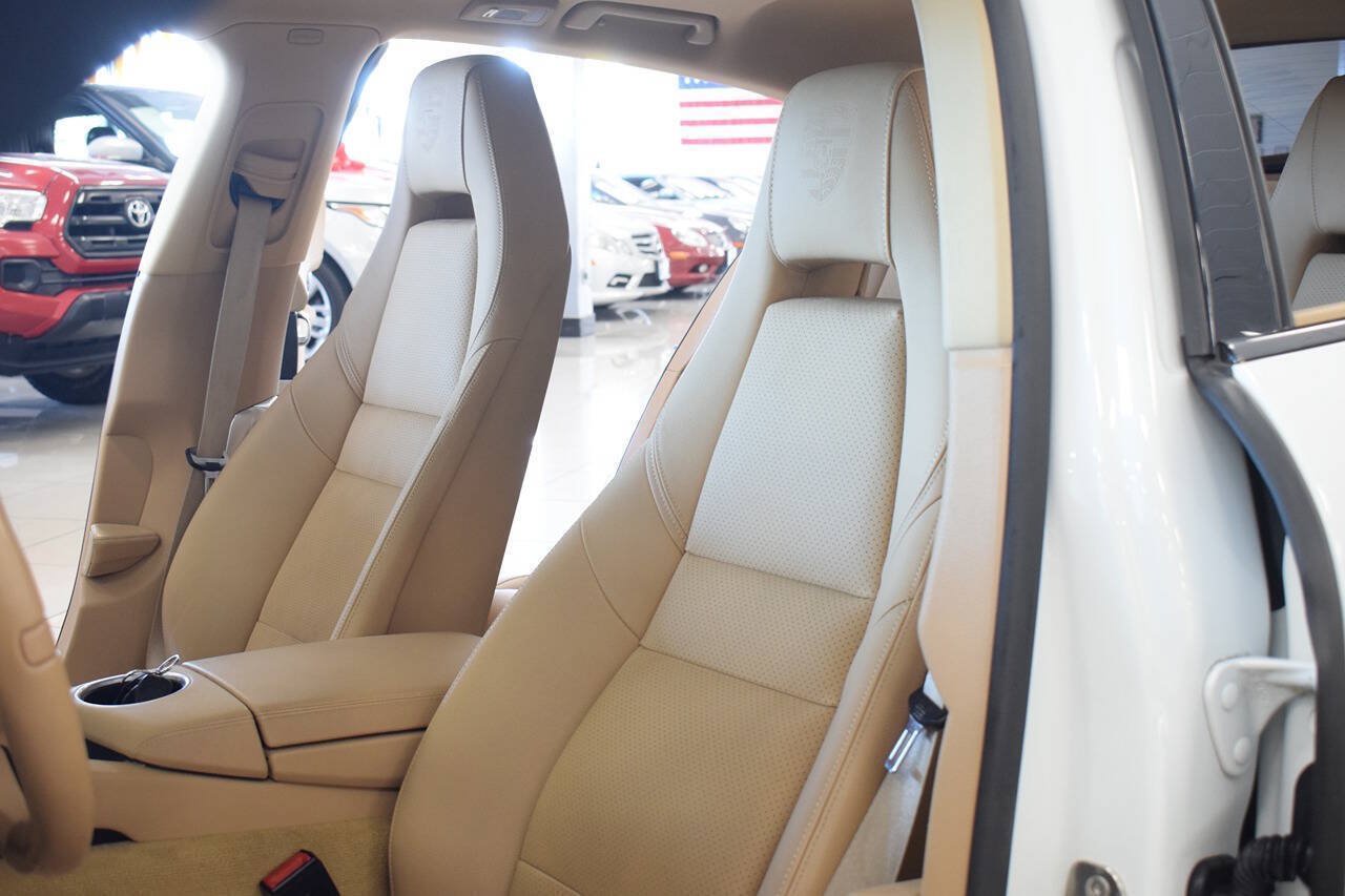 Used 2016 Porsche Panamera AWD/4WD image 52